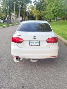 White 2014 Volkswagen Jetta Auto SE w/Connectivity