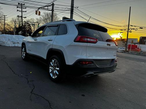 2015 Jeep Cherokee Sport