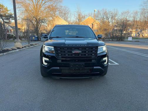 Black 2017 Ford Explorer sport