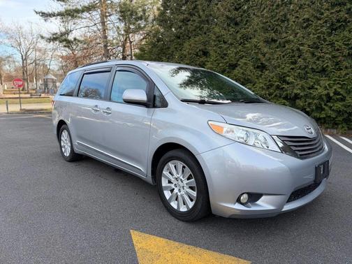 2015 Toyota Sienna XLE