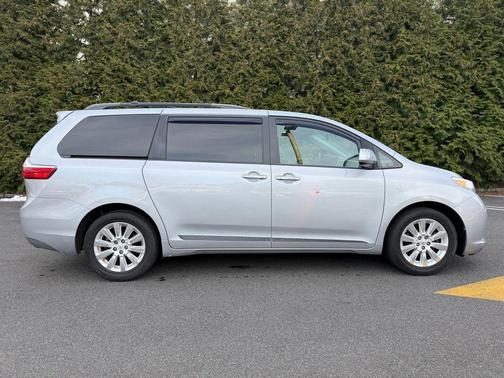 2015 Toyota Sienna XLE
