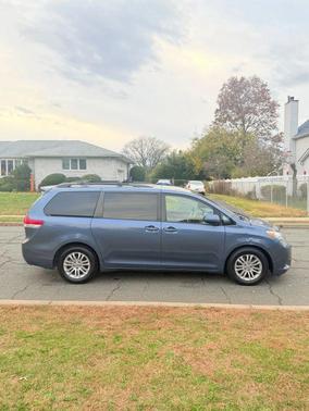 2014 Toyota Sienna XLE