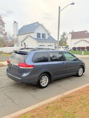 2014 Toyota Sienna XLE