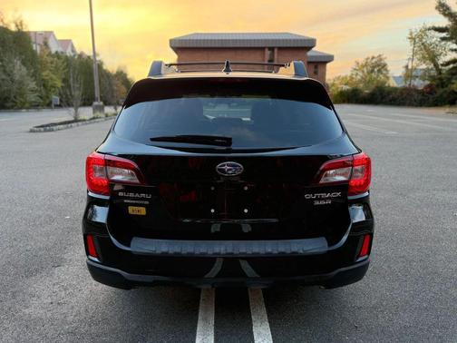 Crystal Black Silica 2016 Subaru Outback 3.6R Limited