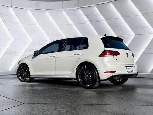 Oryx White Pearl Effect 2018 Volkswagen Golf R 2.0T w/DCC & Navigation