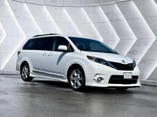 White 2012 Toyota Sienna SE