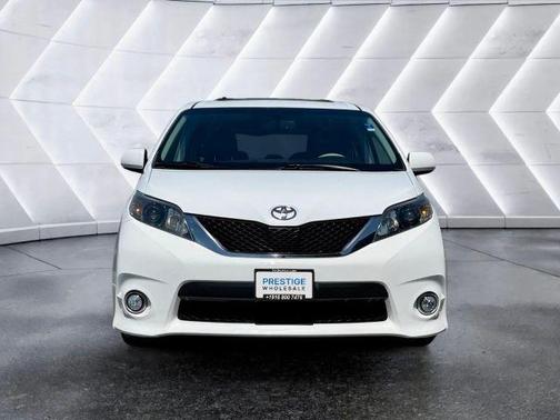 White 2012 Toyota Sienna SE