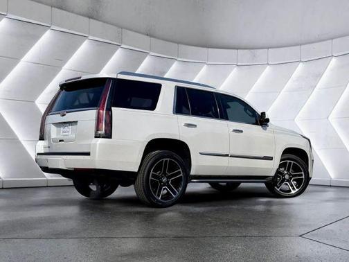 2016 Cadillac Escalade Luxury