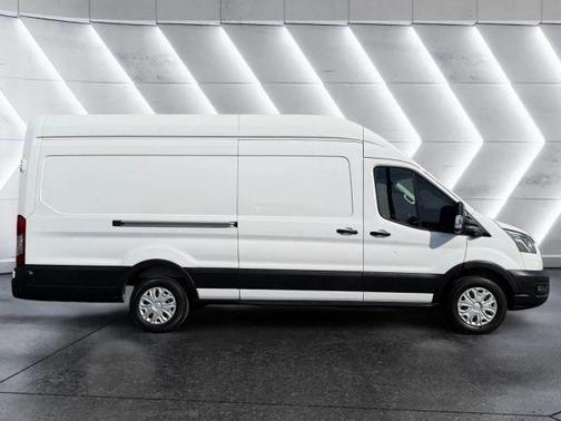 2022 Ford E-Transit Base