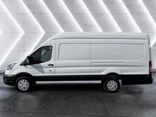 2022 Ford E-Transit Base