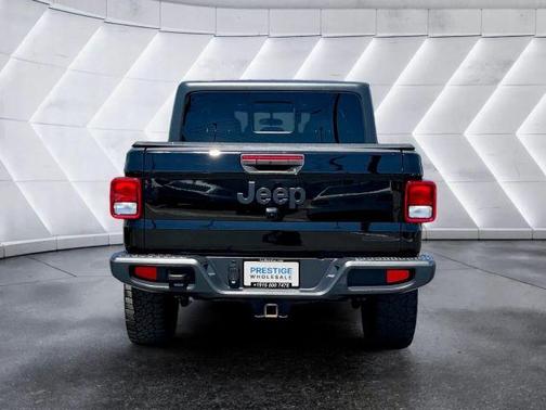 Black 2020 Jeep Gladiator Sport