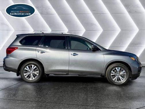2020 Nissan Pathfinder S