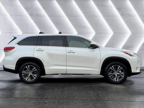 2018 Toyota Highlander LE