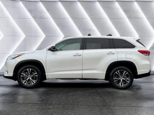 2018 Toyota Highlander LE