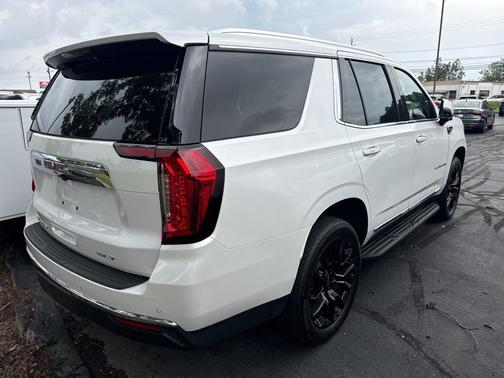 2023 GMC Yukon SLT