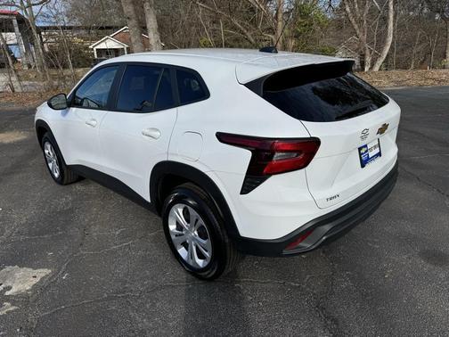 2025 Chevrolet Trax LS