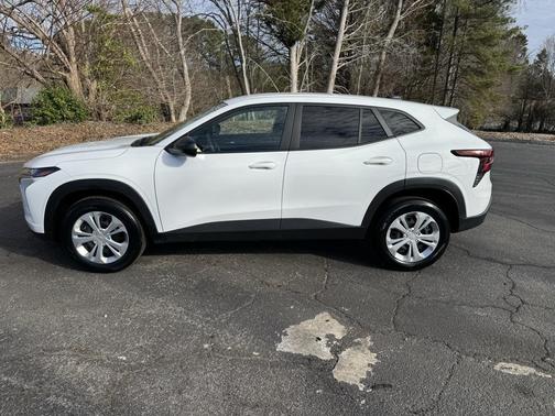 2025 Chevrolet Trax LS