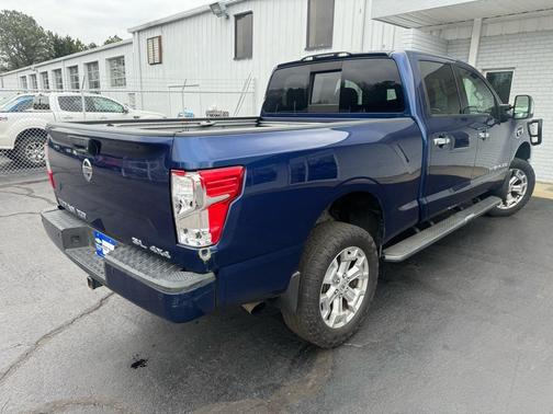 2017 Nissan Titan XD SL