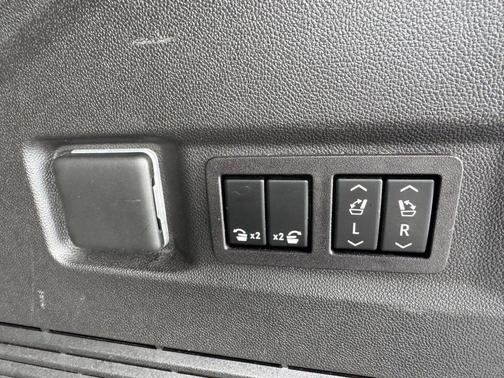White Frost Tricoat 2023 GMC Yukon Denali Ultimate