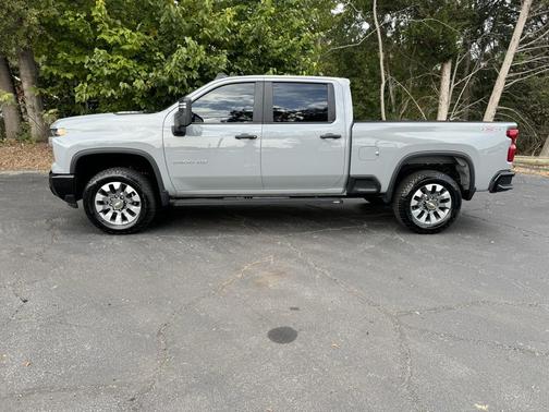 2024 Chevrolet Silverado 2500 Custom