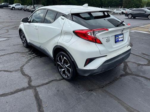 Blizzard Pearl 2018 Toyota C-HR XLE Premium