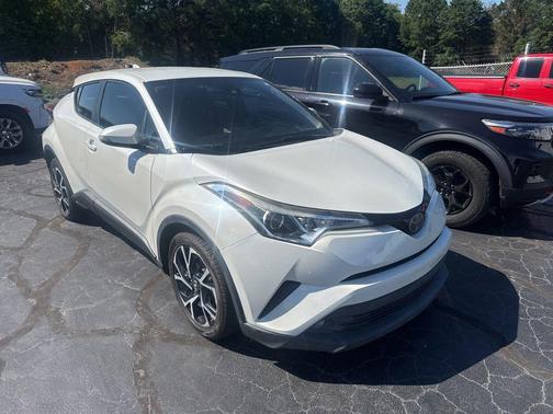 Blizzard Pearl 2018 Toyota C-HR XLE Premium