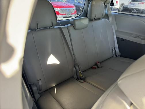 2011 Toyota Sienna XLE