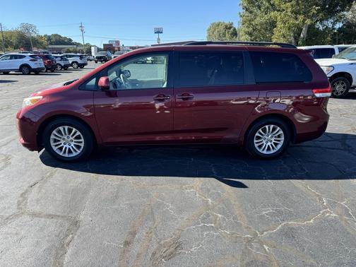 2011 Toyota Sienna XLE