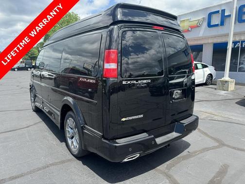 2025 Chevrolet Express 2500 RWD 2500 Regular Wheelbase WT