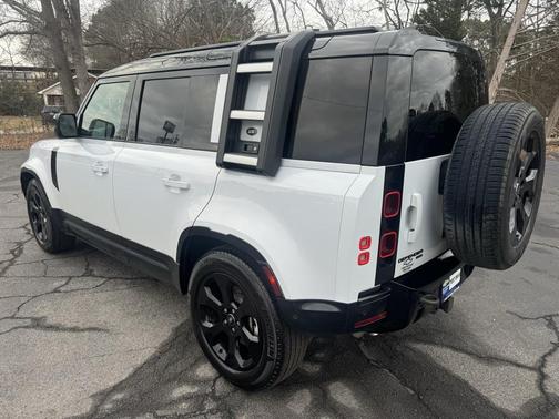 2023 Land Rover Defender 110 X-Dynamic SE