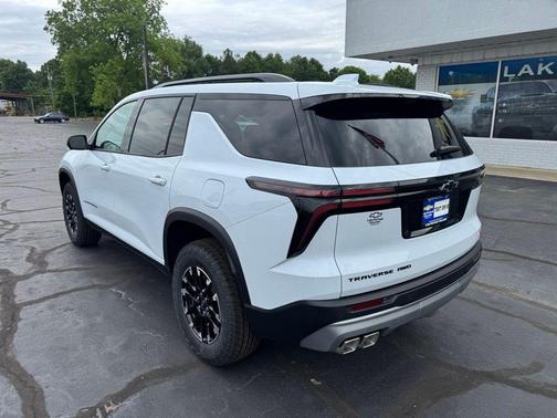 Polar White Tricoat 2026 Chevrolet Traverse AWD Z71