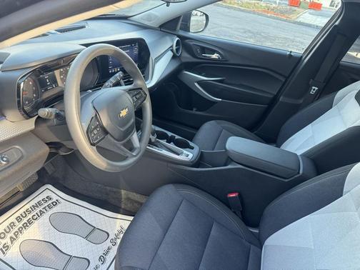 2025 Chevrolet Trax LS