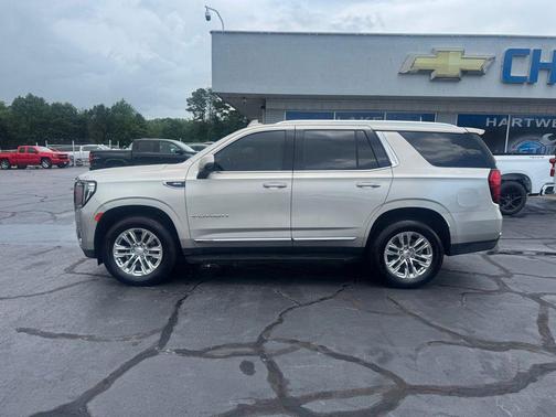 Pearl Beige Metallic 2022 GMC Yukon SLT