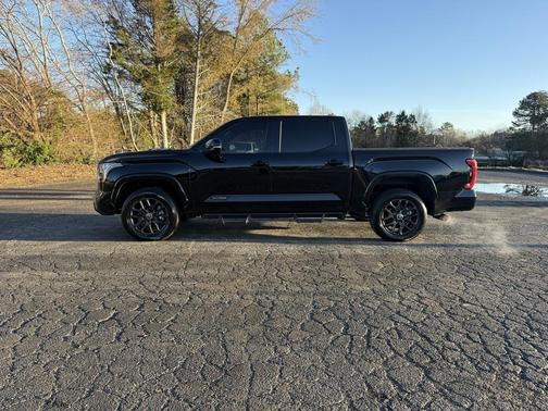 2024 Toyota Tundra Hybrid Platinum