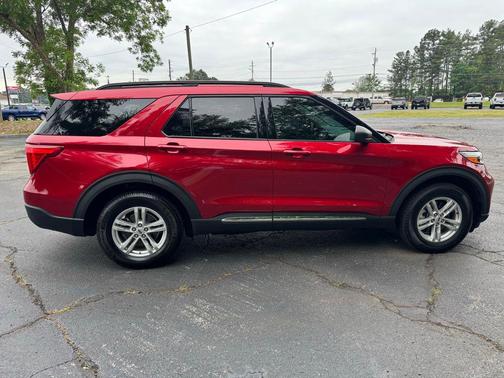 Rapid Red Metallic Tinted Clearcoat 2021 Ford Explorer XLT