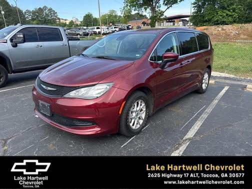 Velvet Red Pearlcoat 2023 Chrysler Voyager LX