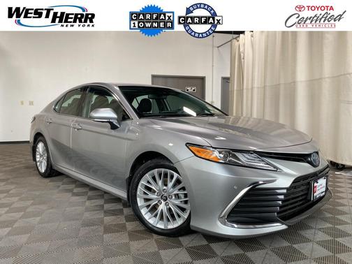 2022 Toyota Camry Hybrid XLE