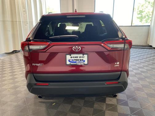 2020 Toyota RAV4 LE