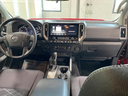 2025 Nissan Frontier SV