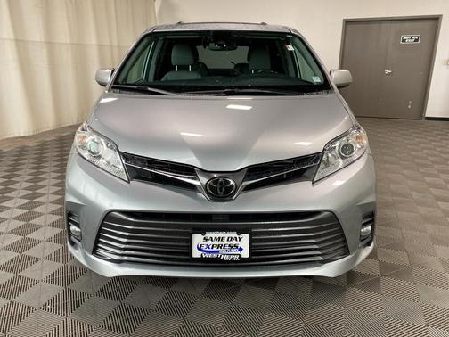2020 Toyota Sienna XLE