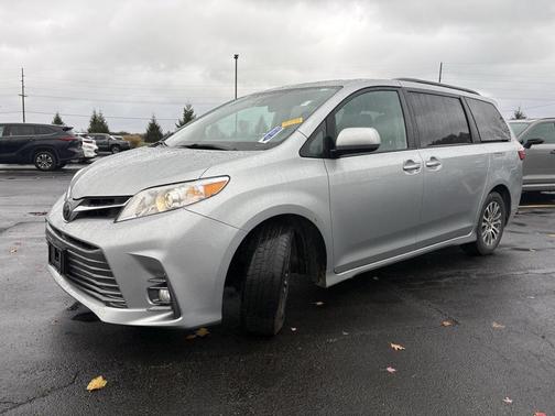 2020 Toyota Sienna XLE