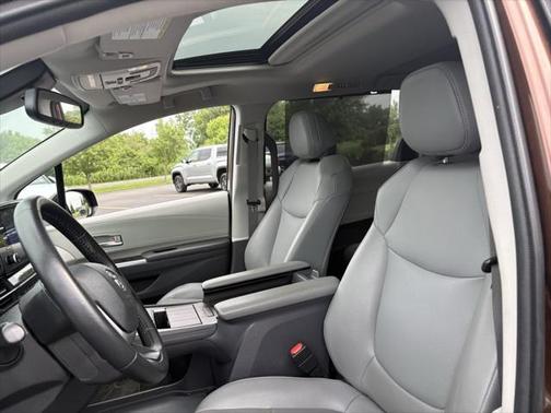 2021 Toyota Sienna XLE 7 Passenger