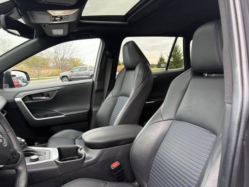 2024 Toyota RAV4 Hybrid SE