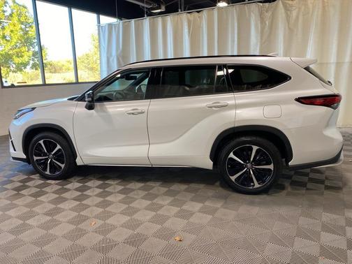 2022 Toyota Highlander XSE