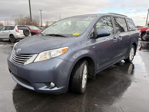 2017 Toyota Sienna XLE