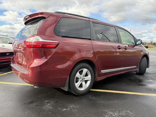 2018 Toyota Sienna LE