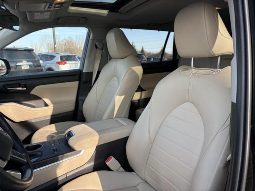 2023 Toyota Highlander Hybrid XLE