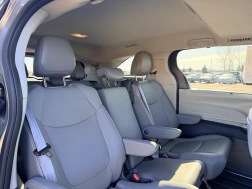 2021 Toyota Sienna XLE 8 Passenger