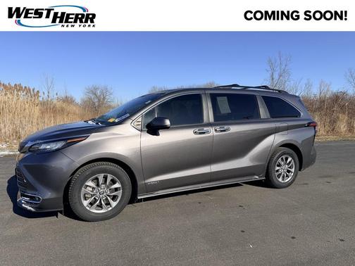 2021 Toyota Sienna XLE 8 Passenger