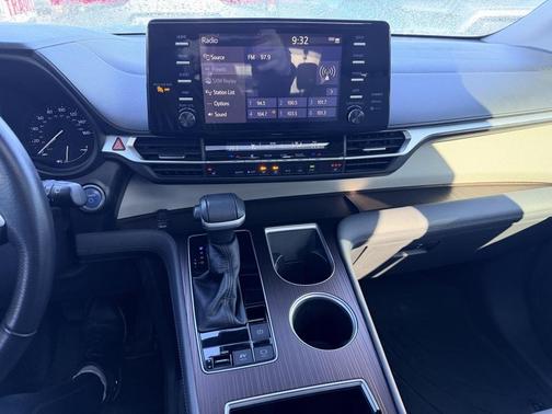 2021 Toyota Sienna XLE 8 Passenger